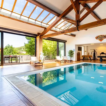 Casa Vamae Pool & Private Cinema * 艾美丽·莱斯·班恩斯·帕尔