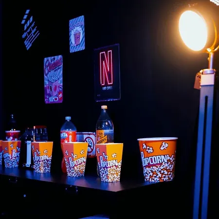 Casa Vamae Pool & Private Cinema 艾美丽·莱斯·班恩斯·帕尔