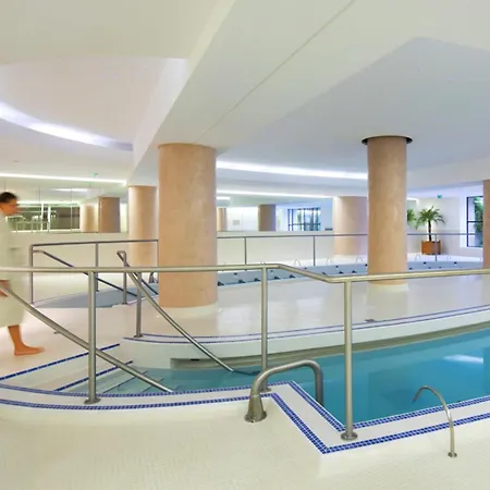 别墅 Casa Vamae Pool & Private Cinema 艾美丽·莱斯·班恩斯·帕尔
